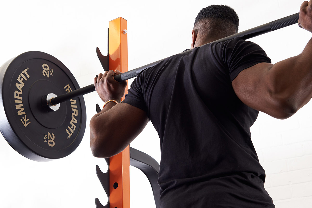 Squats standing on online plates